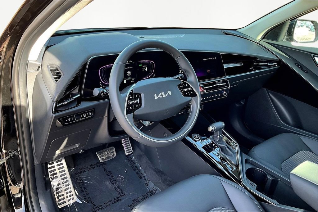 Used 2024 Kia Niro EX Touring image 13