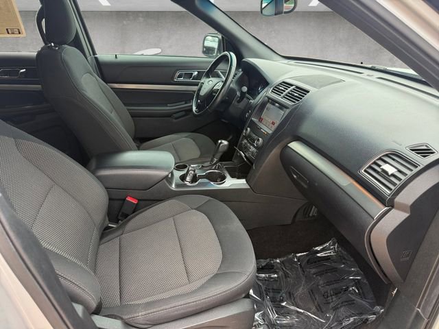 Certified 2019 Ford Explorer XLT w/ Equipment Group 201A image 24