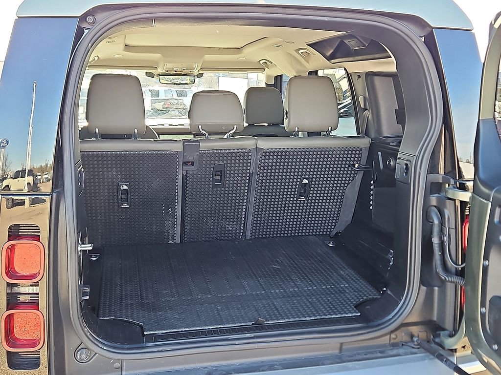 Used 2021 Land Rover Defender 110 SE image 6