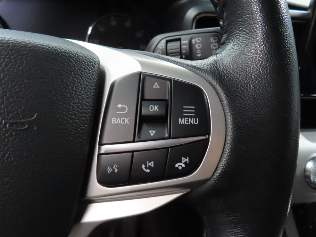 Used 2023 Ford Explorer XLT AWD/4WD image 40