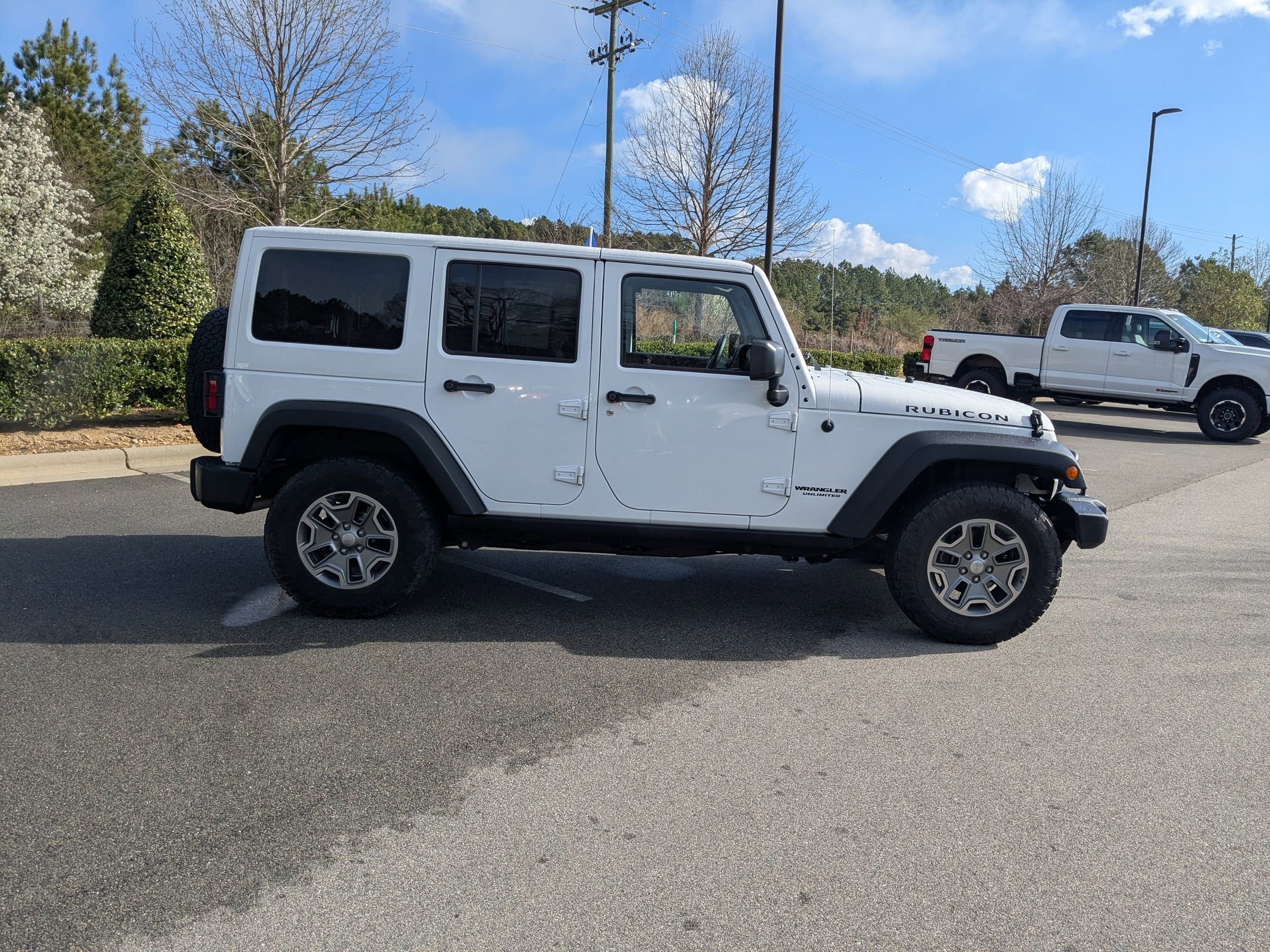 Used 2017 Jeep Wrangler Unlimited Rubicon w/ Connectivity Group image 3
