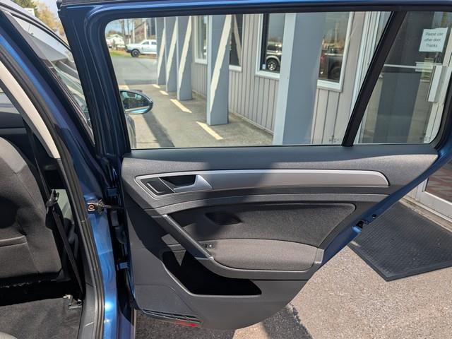 Used 2016 Volkswagen Golf S FWD image 18