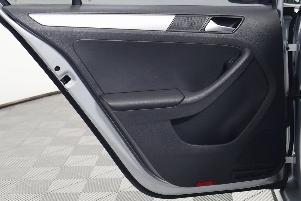 Used 2015 Volkswagen Jetta SE image 13