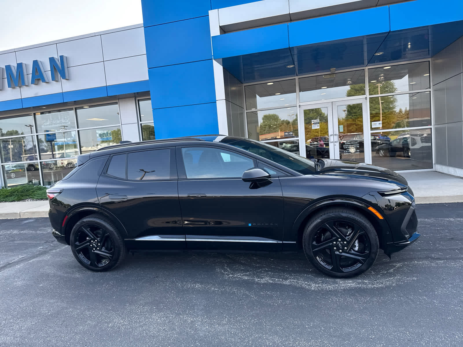Used 2024 Chevrolet Equinox EV RS image 2