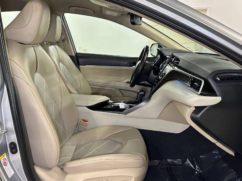 Used 2018 Toyota Camry XLE FWD image 21