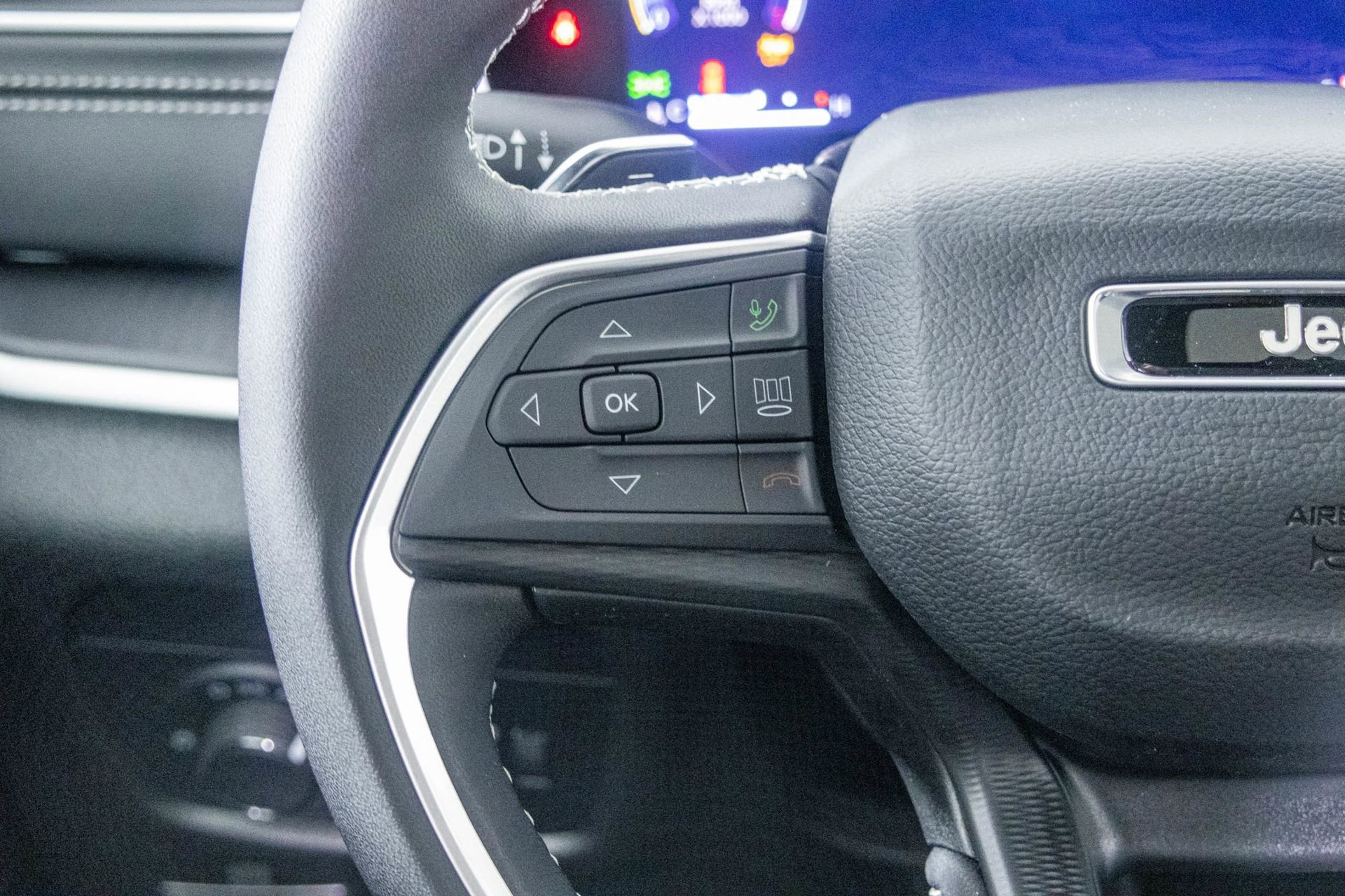 New 2025 Jeep Grand Cherokee L Altitude image 33