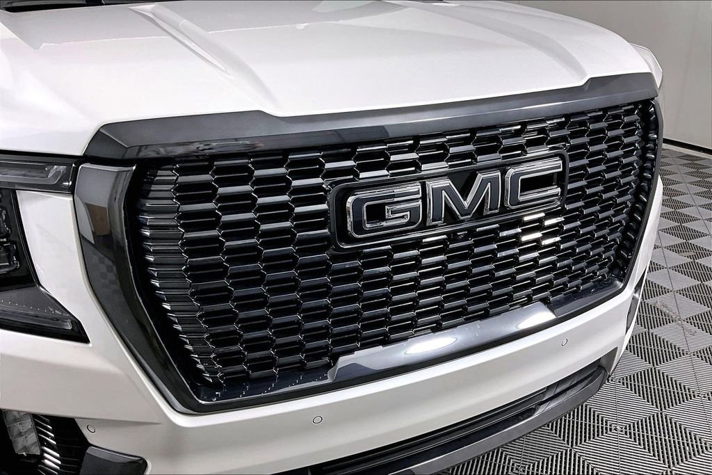 Certified 2024 GMC Yukon Denali Ultimate w/ LPO, Illumination Package AWD/4WD image 32