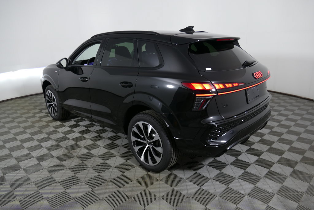 New 2026 Audi Q3 quattro 2.0T AWD/4WD image 5