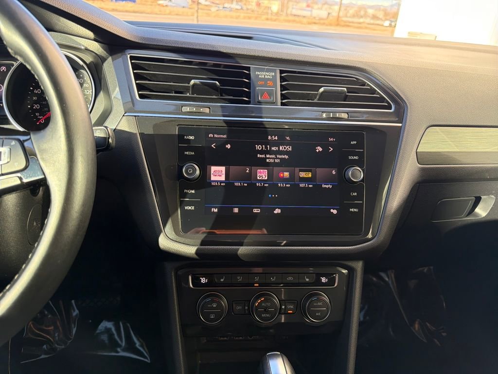Used 2018 Volkswagen Tiguan SE image 18