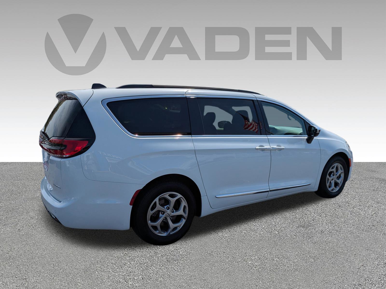 Used 2023 Chrysler Pacifica Limited image 25