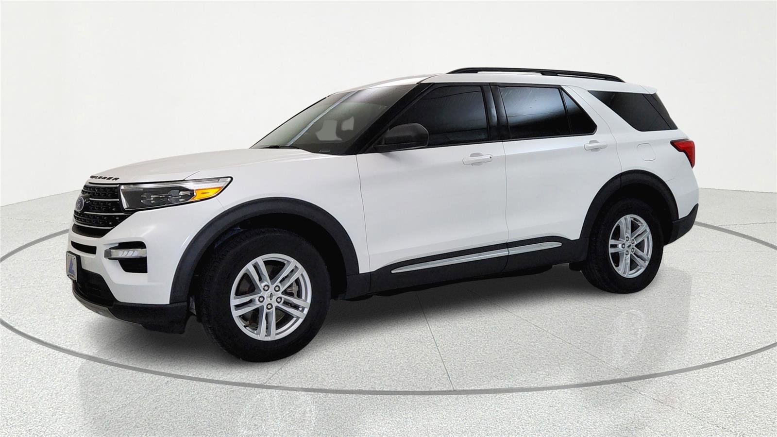 Used 2021 Ford Explorer XLT w/ Equipment Group 202A image 2