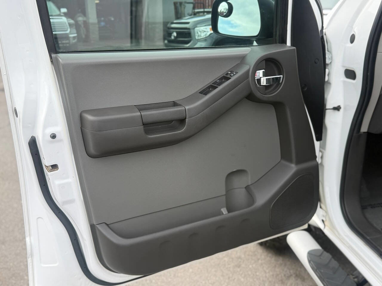 Used 2010 Nissan Xterra S image 75