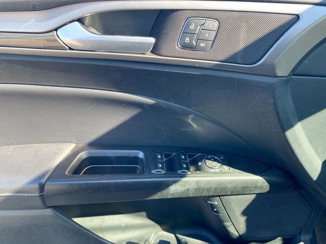 Used 2018 Ford Fusion Energi SE FWD image 18