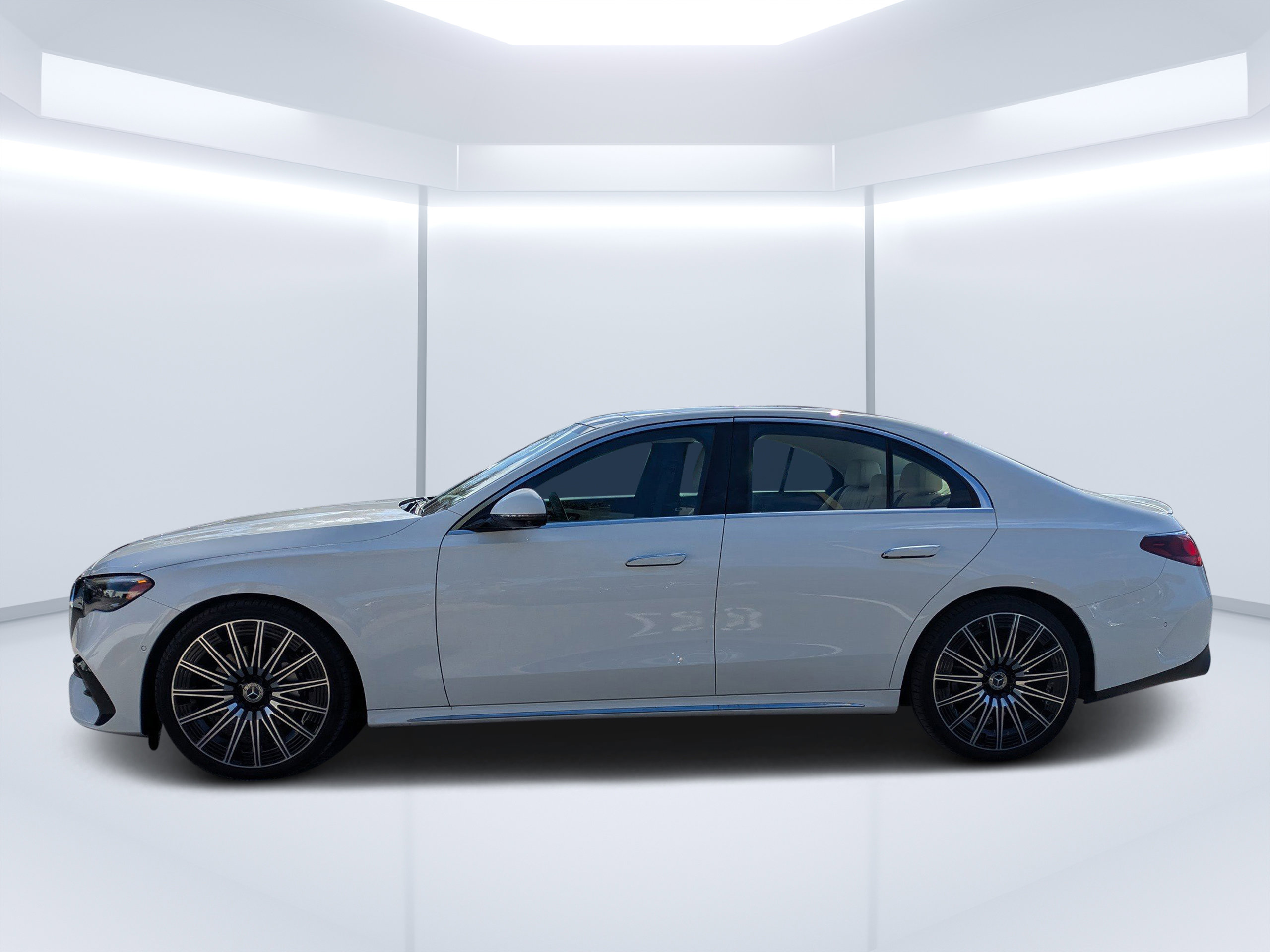 Used 2025 Mercedes-Benz E 350 4MATIC Sedan image 9