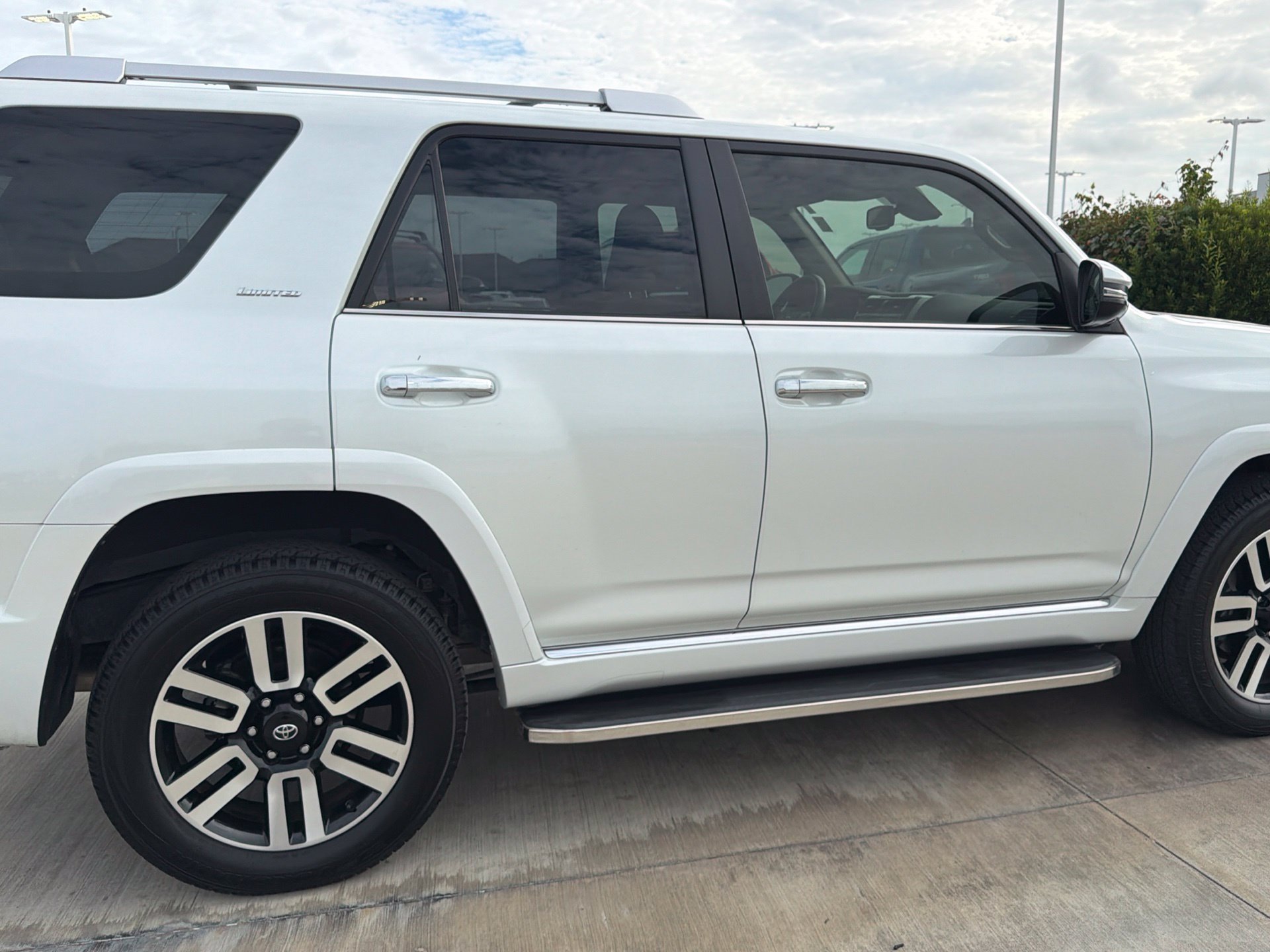 Used 2024 Toyota 4Runner Limited AWD/4WD image 2