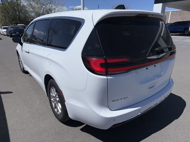 Used 2024 Chrysler Pacifica Touring-L image 6