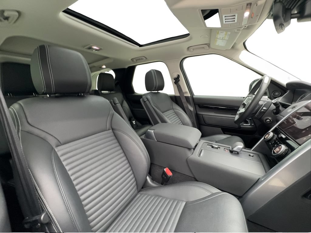 Used 2023 Land Rover Discovery S AWD/4WD image 33