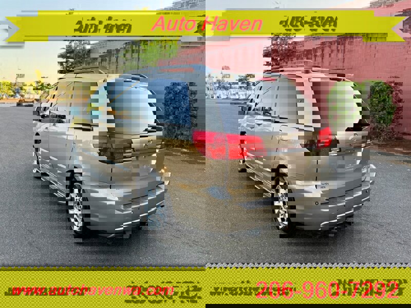 Used 2004 Toyota Sienna XLE Limited image 6