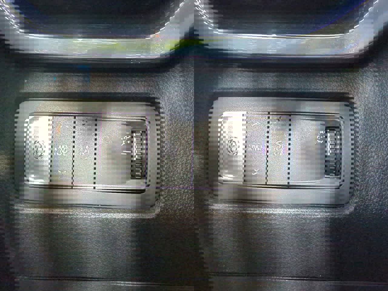 Used 2025 GMC Acadia Elevation image 18