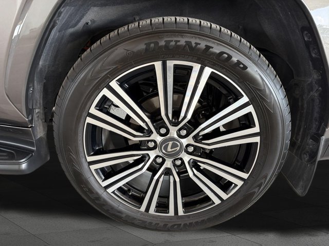 Certified 2025 Lexus LX 700h Luxury AWD/4WD image 24