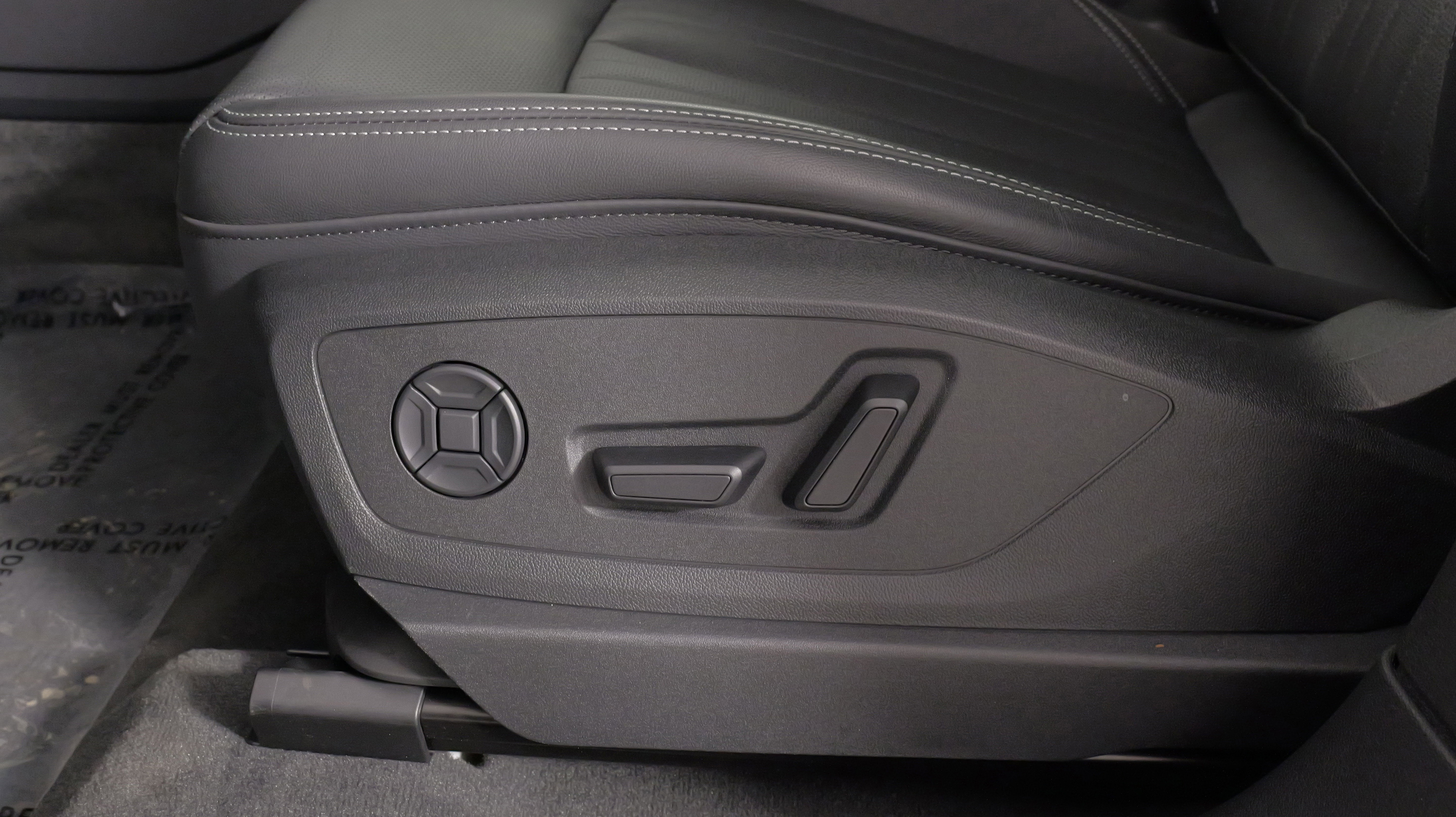 Used 2024 Audi Q8 e-tron Premium Plus w/ Premium Plus Package image 42