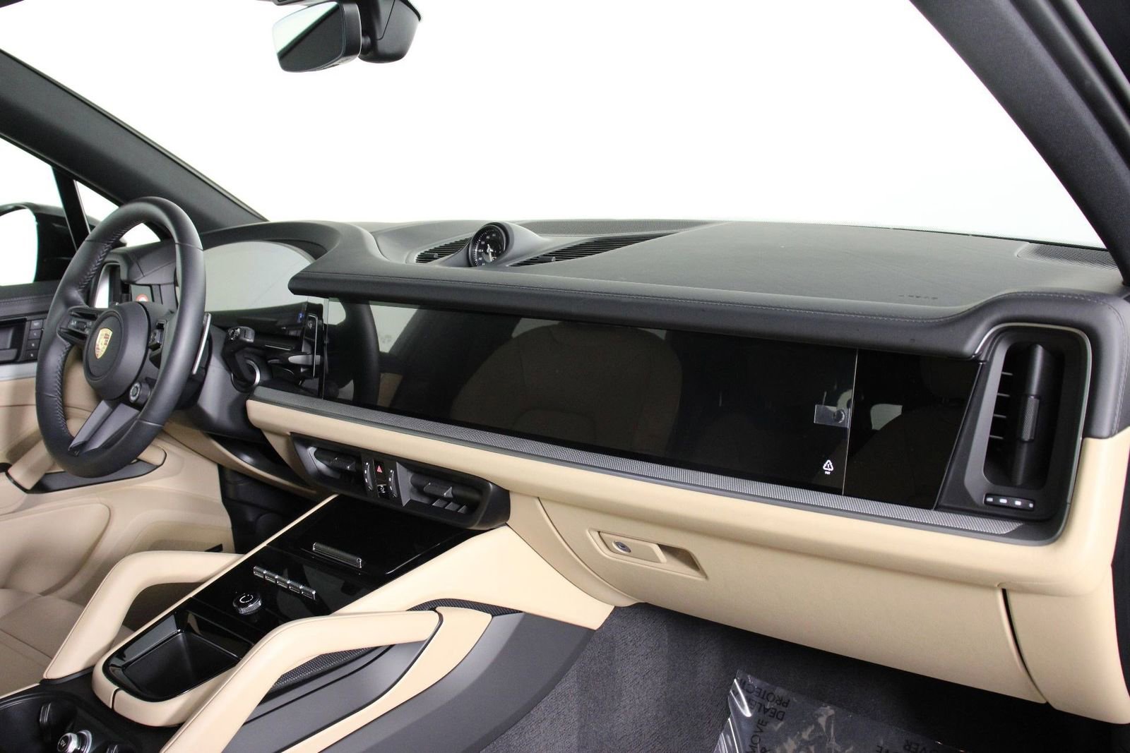 Certified 2025 Porsche Cayenne S image 24