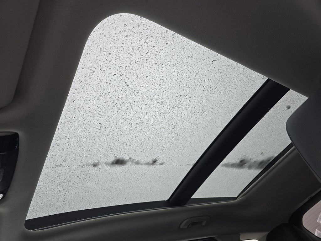 Used 2024 Kia Sportage SX image 3