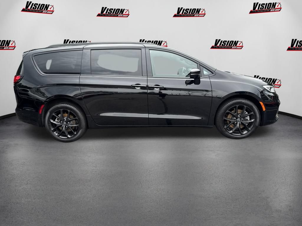 New 2026 Chrysler Pacifica Limited w/ S Appearance Package AWD/4WD image 4