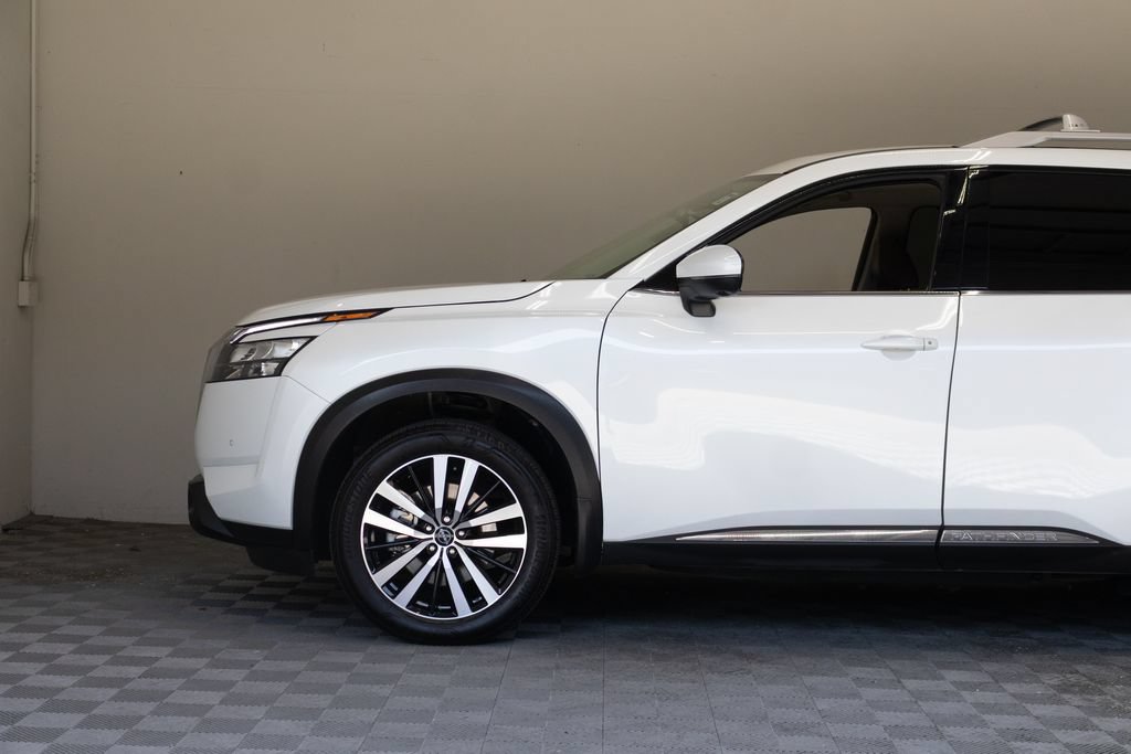 Used 2025 Nissan Pathfinder Platinum w/ Cargo Package FWD image 8