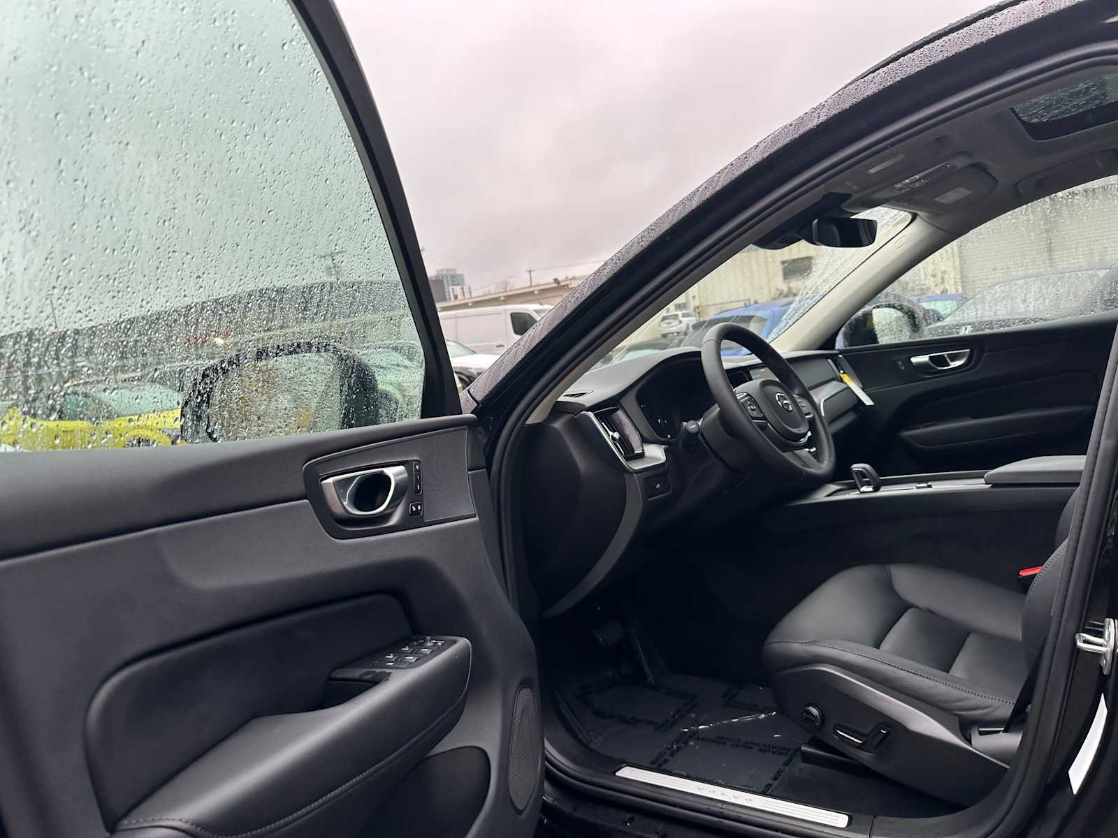 Used 2025 Volvo XC60 B5 Core w/ Protection Package Premier image 20