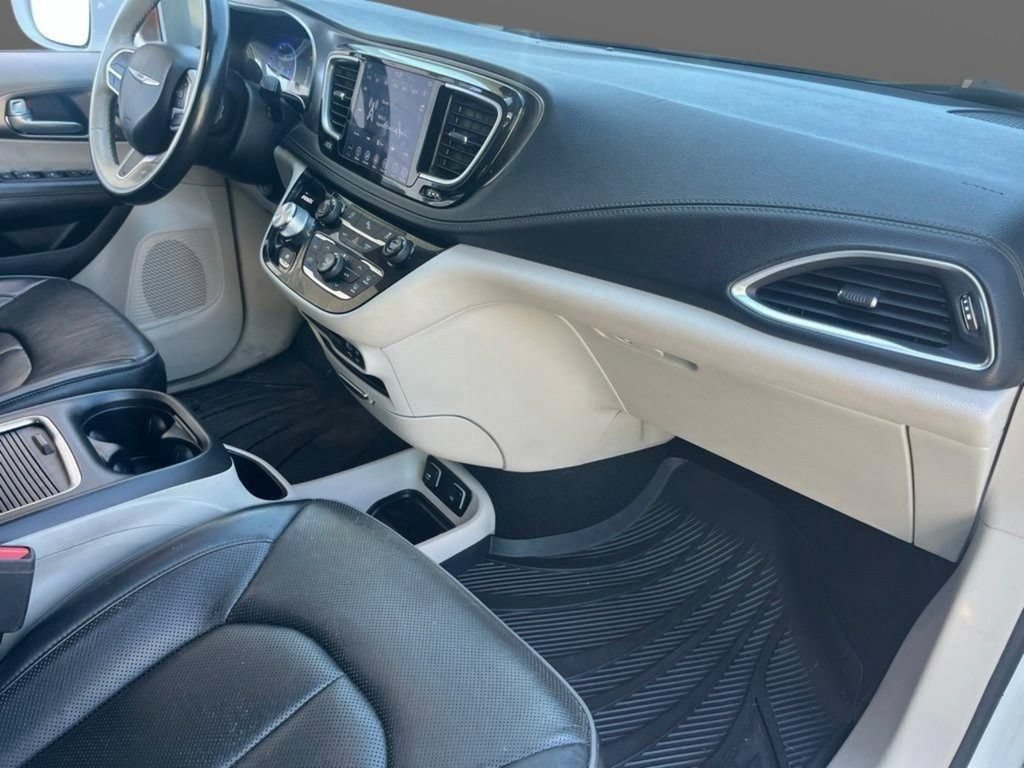Used 2019 Chrysler Pacifica Limited FWD image 27