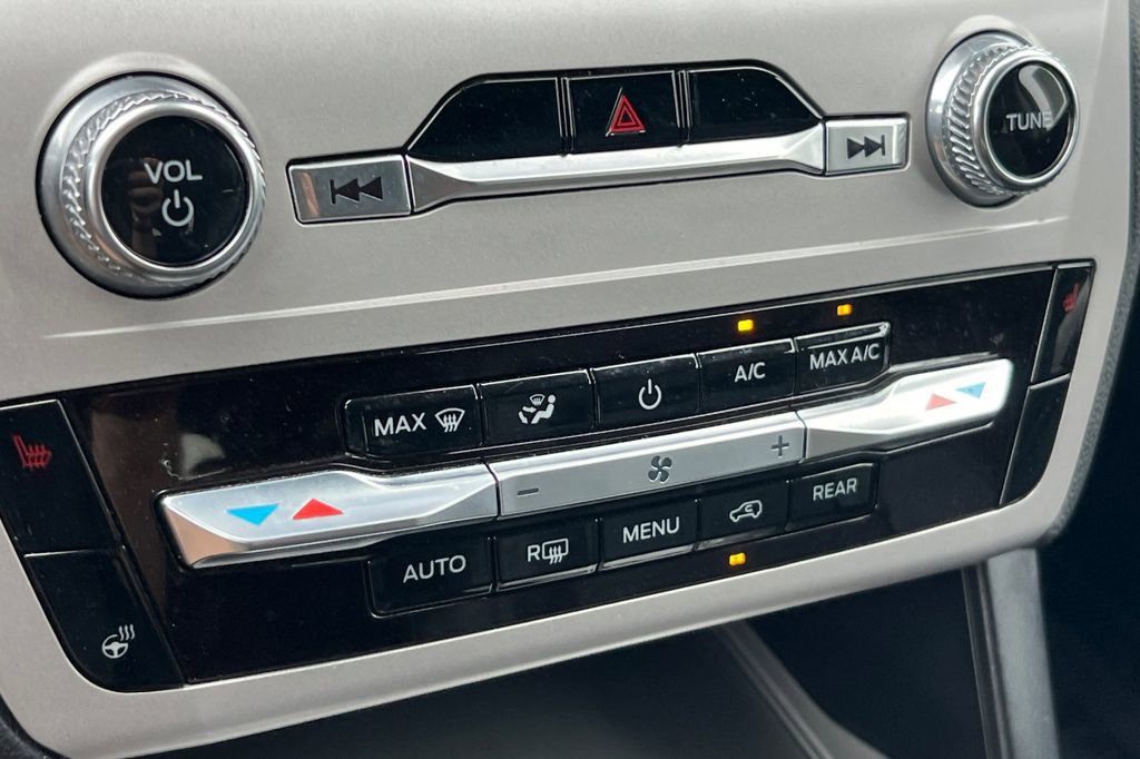 Certified 2024 Ford Explorer XLT w/ Equipment Group 202A image 23