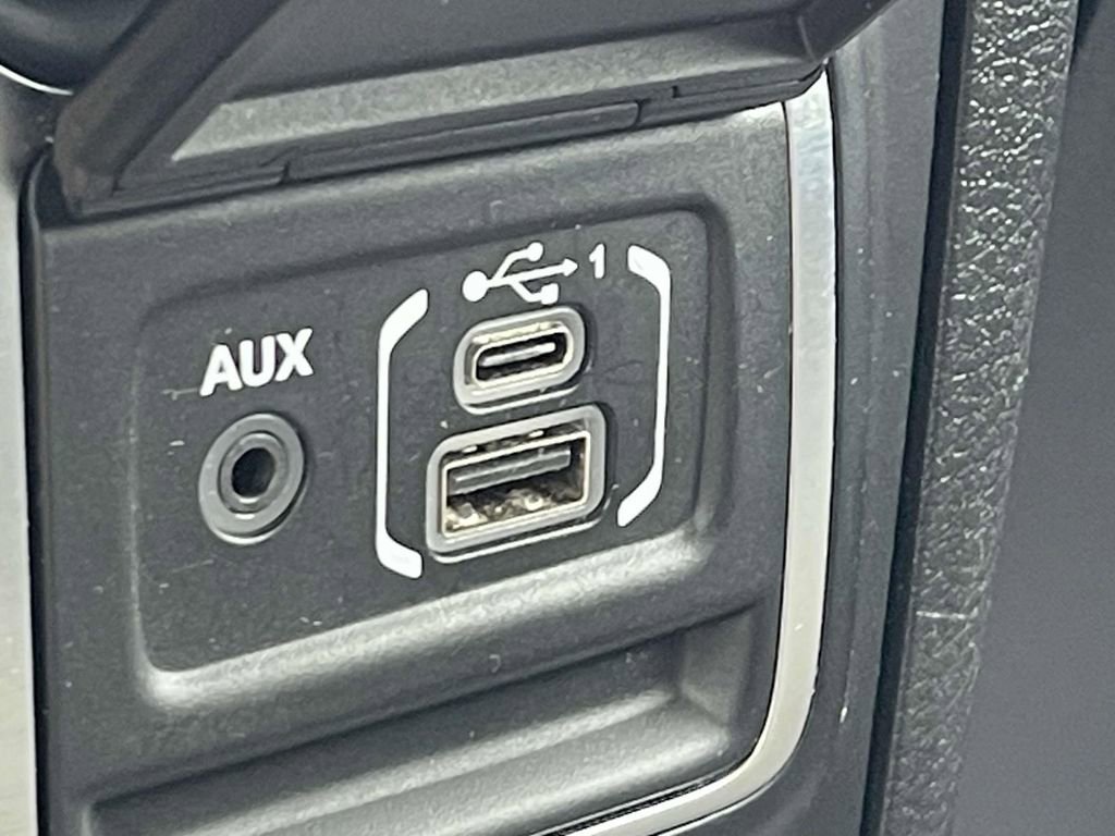 Used 2024 Jeep Wrangler Sahara image 26