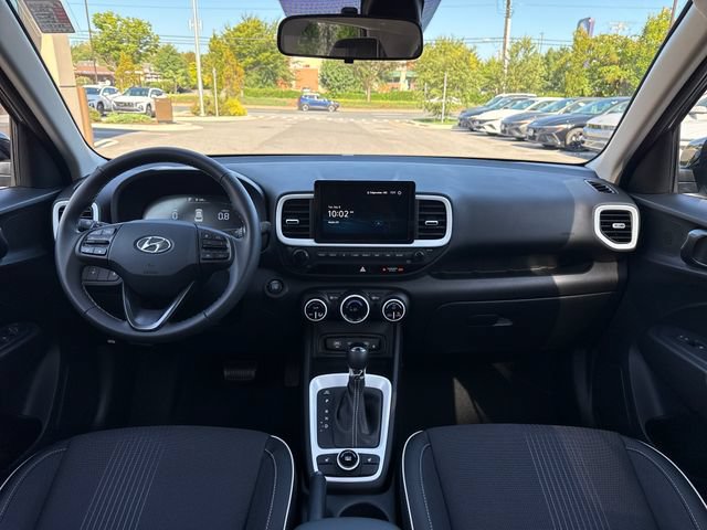 Used 2025 Hyundai Venue Limited FWD image 12
