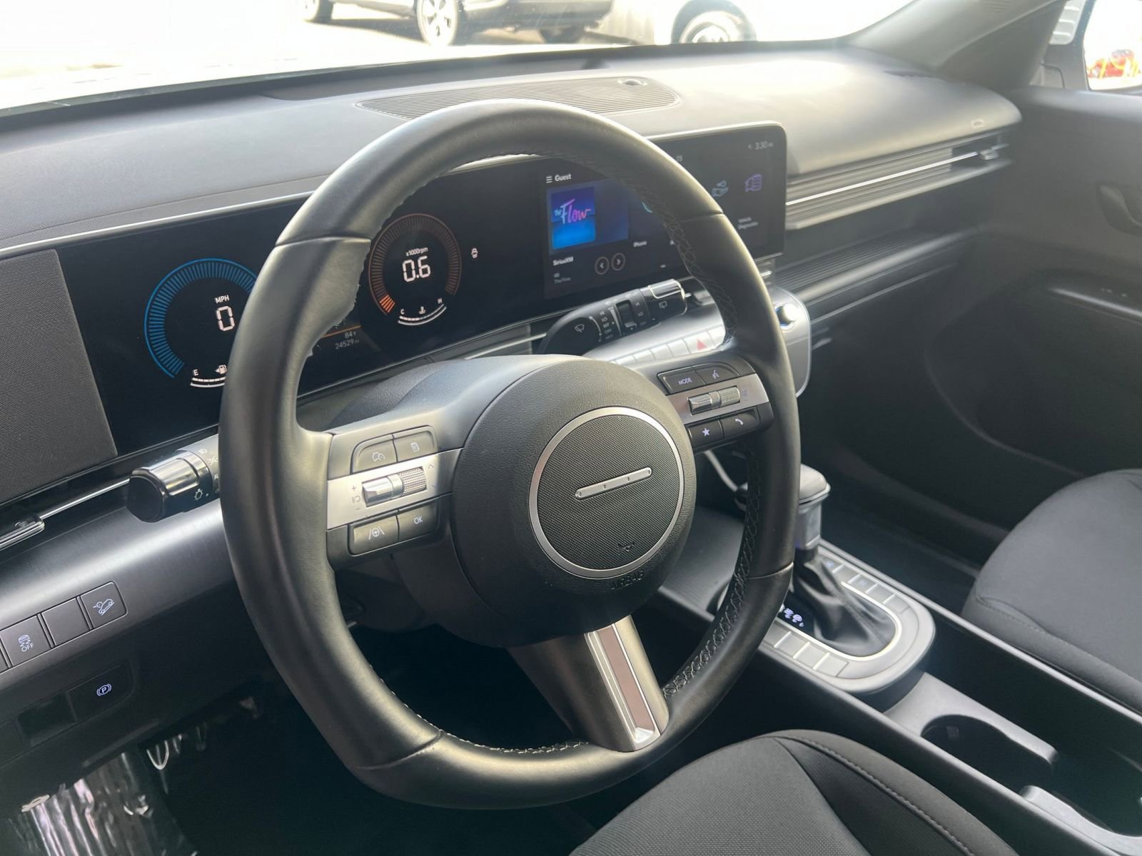 Used 2025 Hyundai Kona SEL image 28