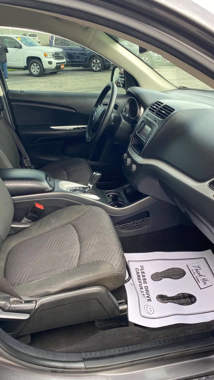 Used 2019 Dodge Journey SE w/ Blacktop Package FWD image 8