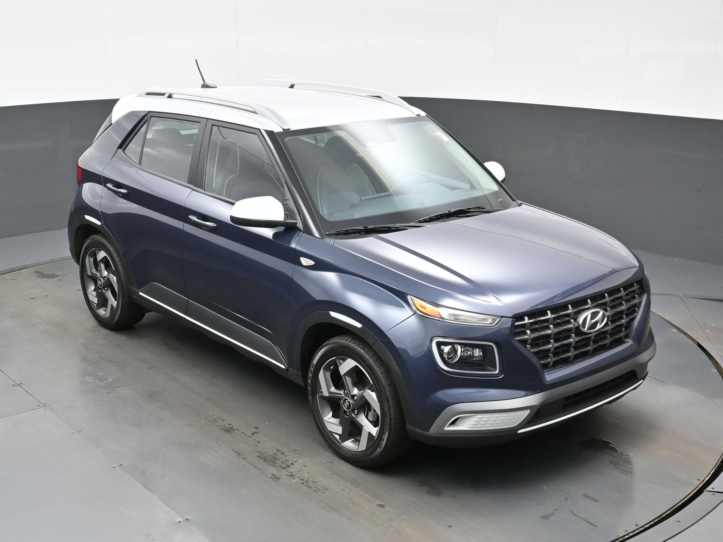 Used 2023 Hyundai Venue Limited w/ Cargo Package FWD image 39