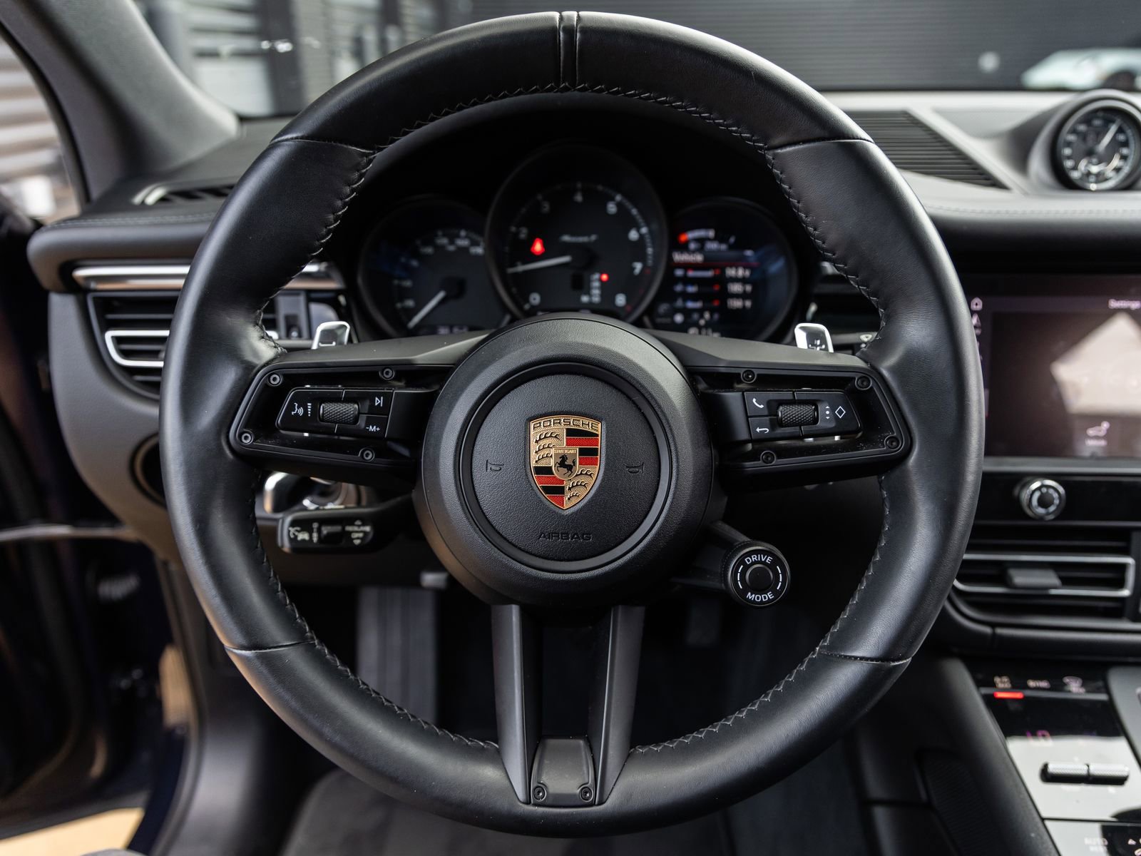 Certified 2023 Porsche Macan Turbo AWD/4WD image 28