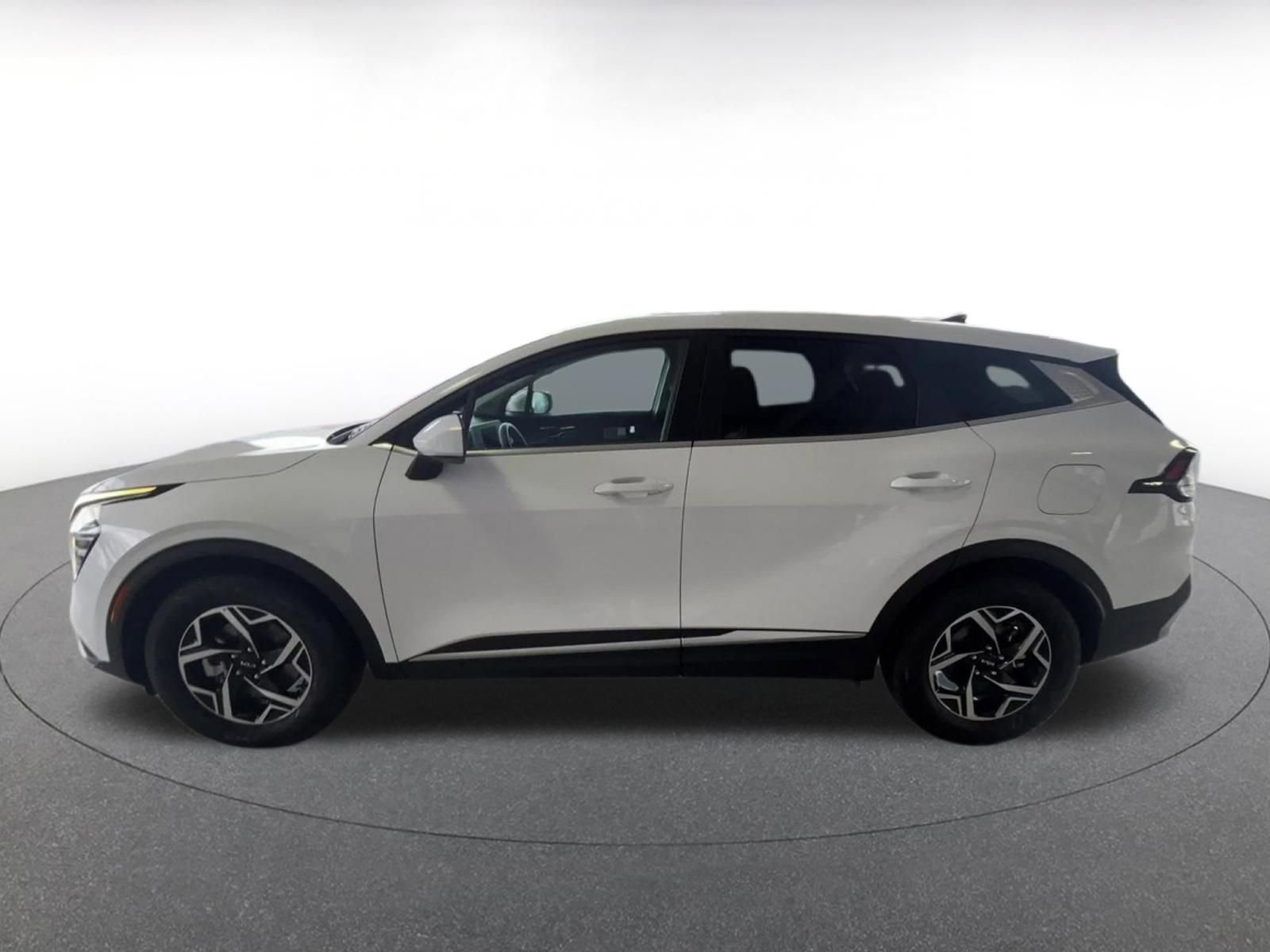 Used 2025 Kia Sportage LX image 8