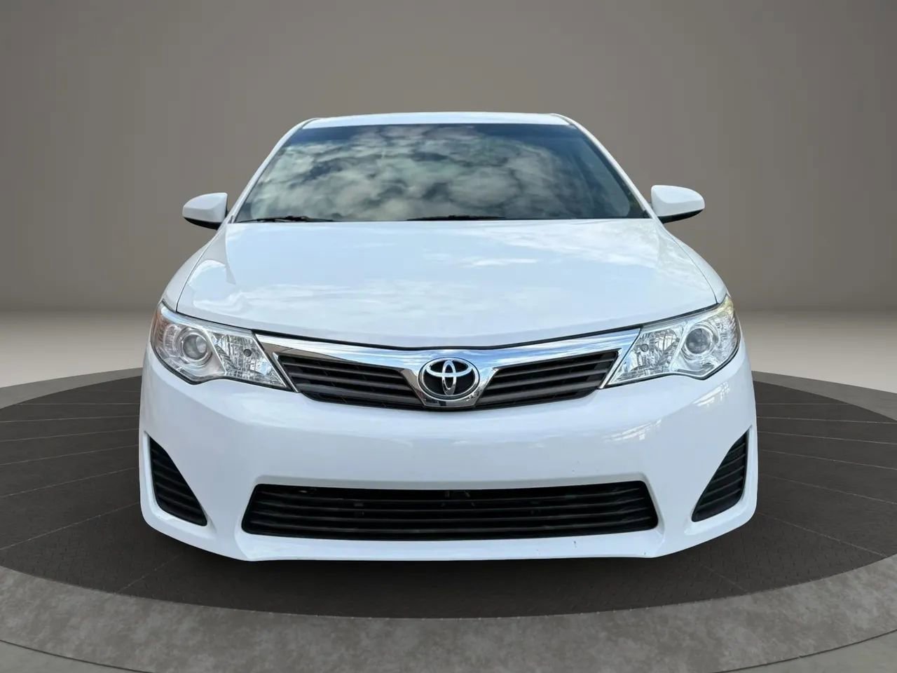 Used 2014 Toyota Camry L FWD image 2