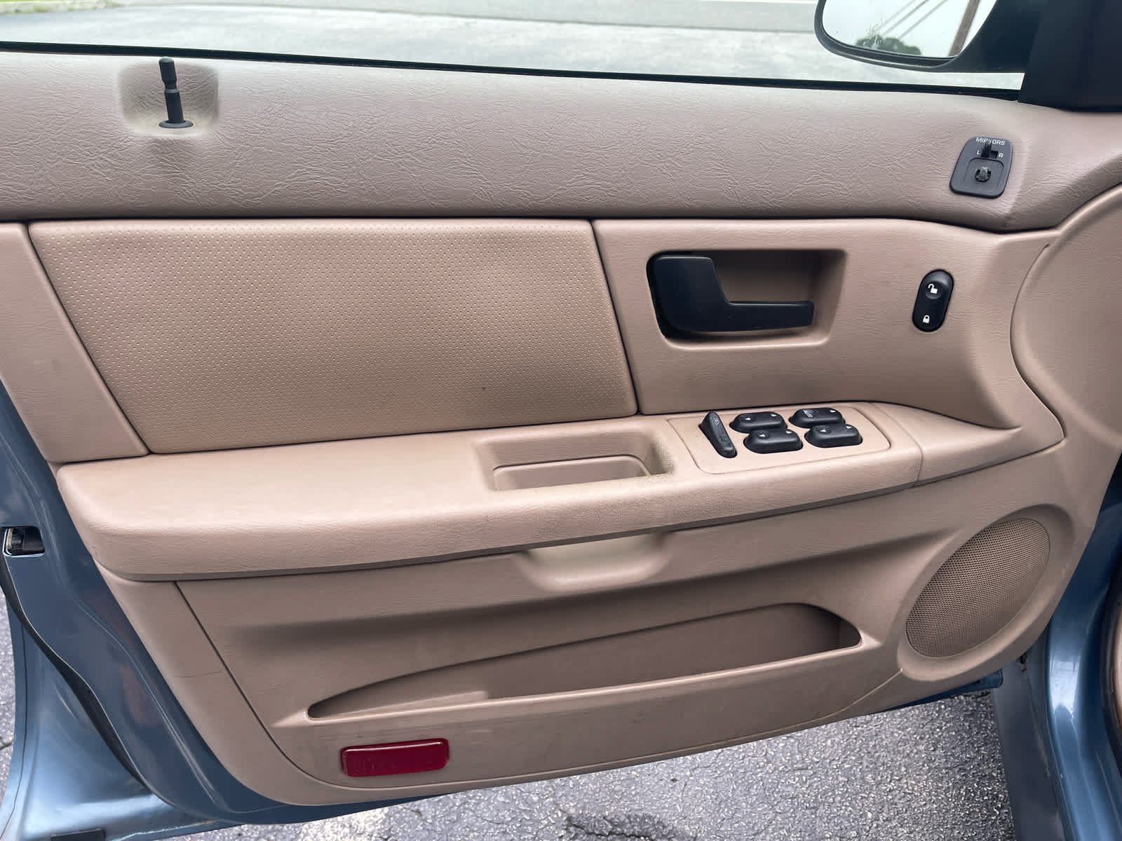 Used 2005 Ford Taurus SE FWD image 9