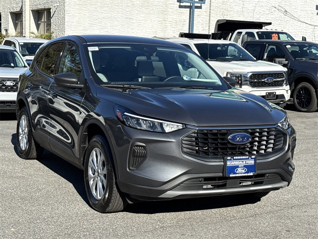Used 2025 Ford Escape Active w/ Cold Weather Package image 1