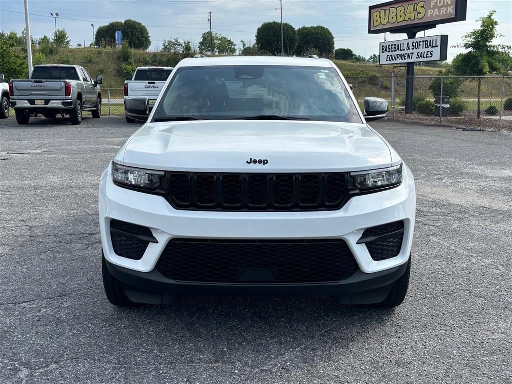 Used 2023 Jeep Grand Cherokee Altitude AWD/4WD image 22