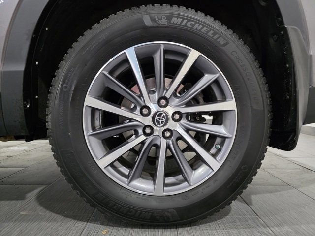 Used 2019 Toyota Highlander XLE image 24