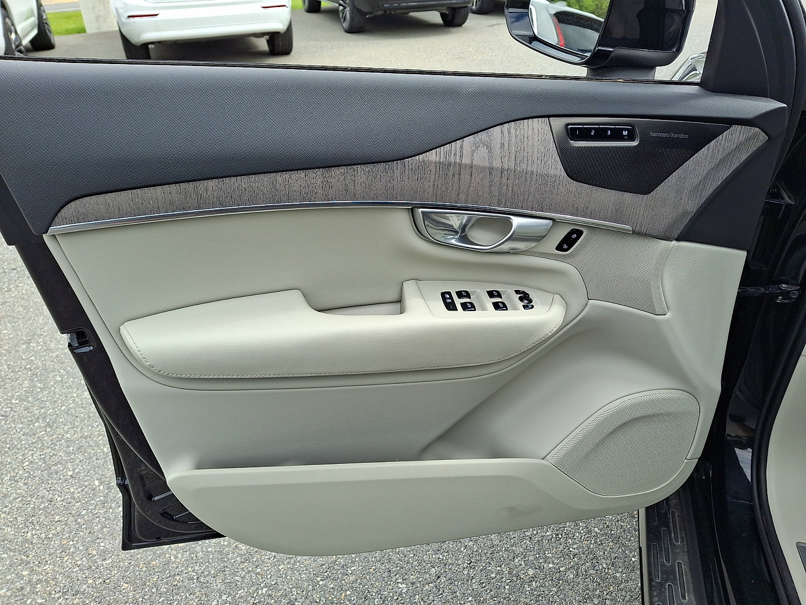 Certified 2024 Volvo XC90 T8 Plus AWD/4WD image 12