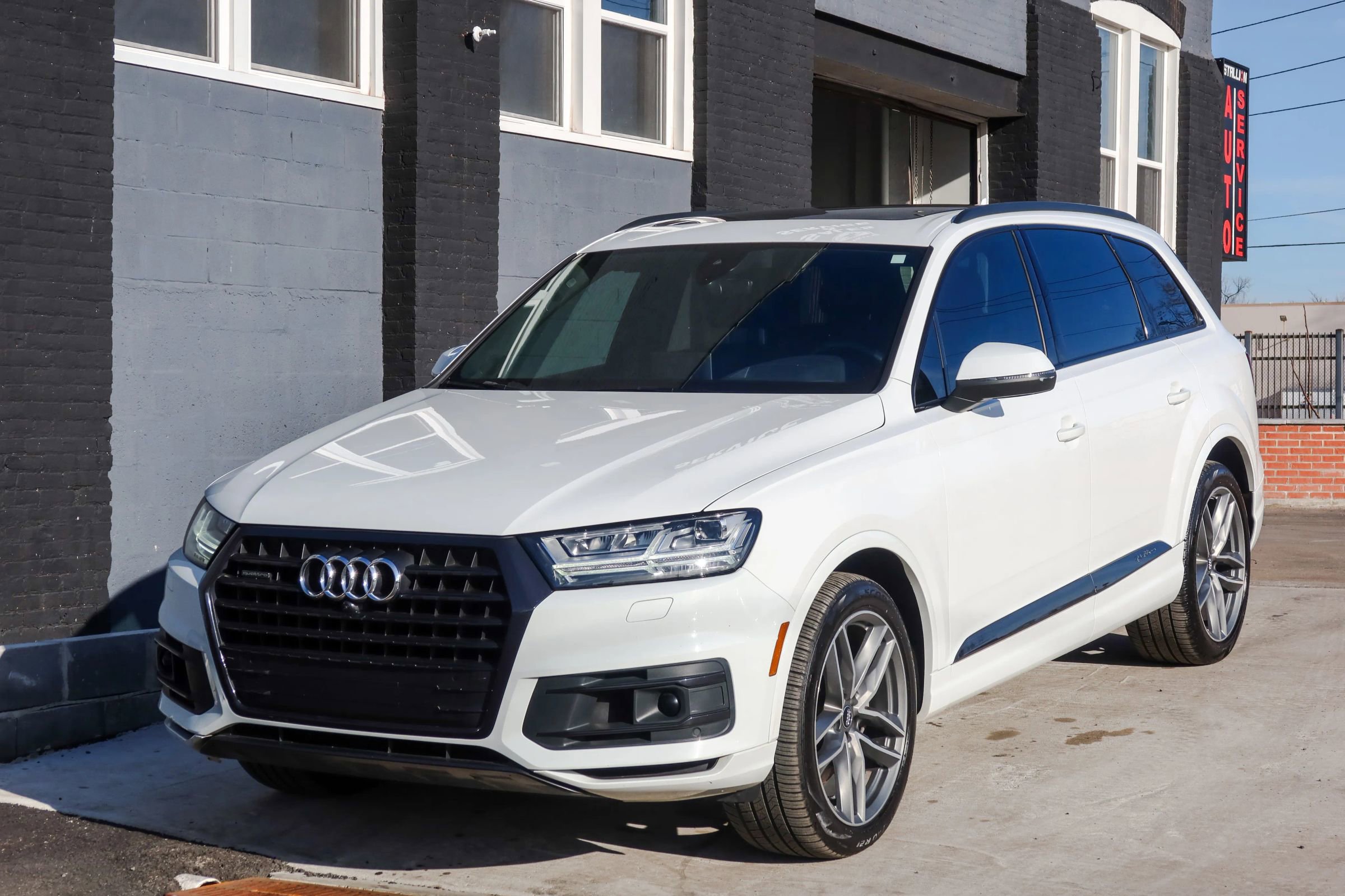 Used 2018 Audi Q7 3.0T Prestige w/ Prestige Package image 3