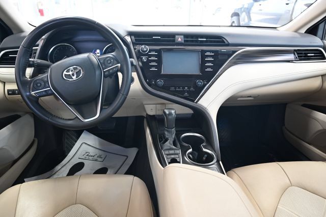 Used 2018 Toyota Camry XLE FWD image 13