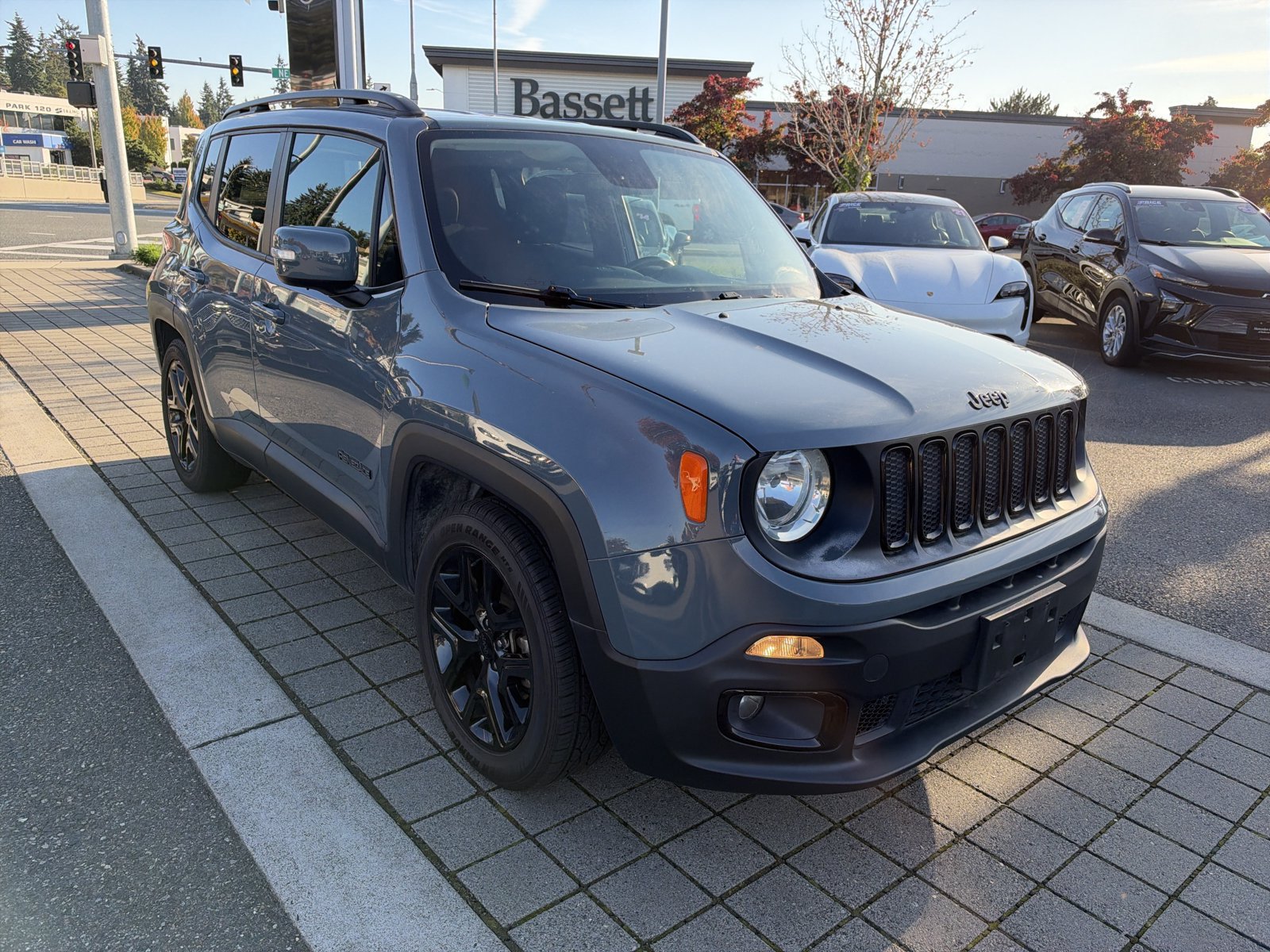 Used 2017 Jeep Renegade Altitude FWD image 4