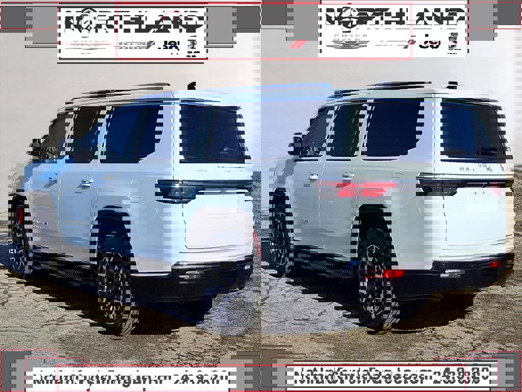 Certified 2024 Jeep Wagoneer L Series III w/ Flexible Seating Group image 32