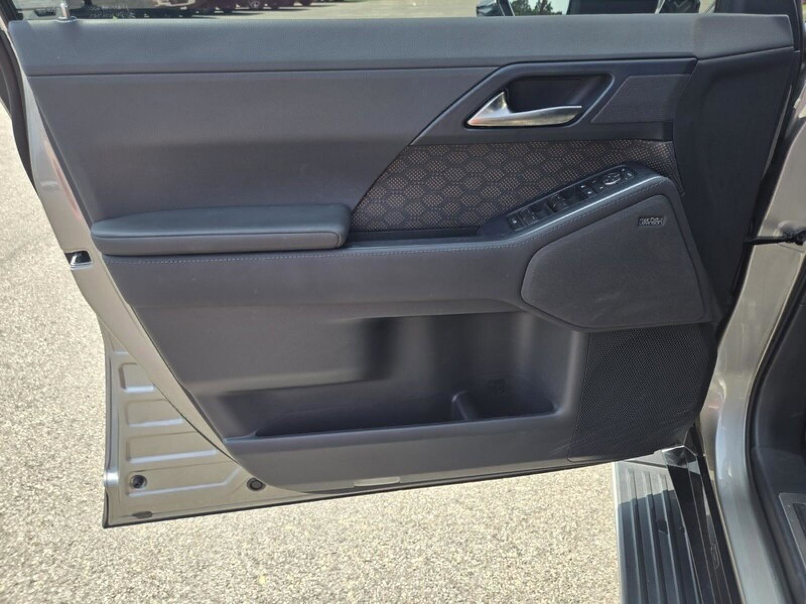 Used 2024 Lexus GX 550 w/ Accessory Package (Z1) AWD/4WD image 24